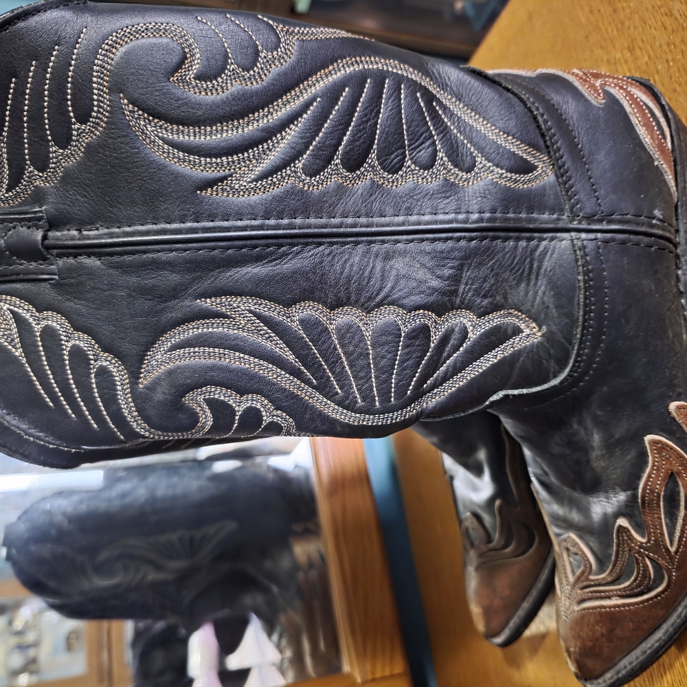 Laredo Black and Brown Heeled Boots - Picture 2 of 5